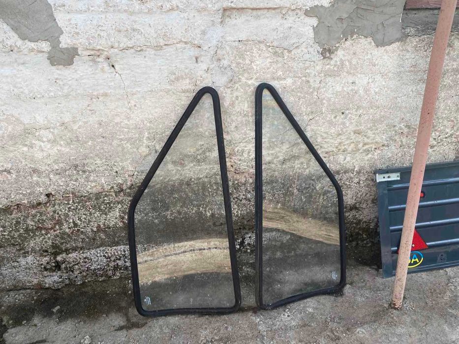 Продам заднюю ляду на таврию плюс стекла