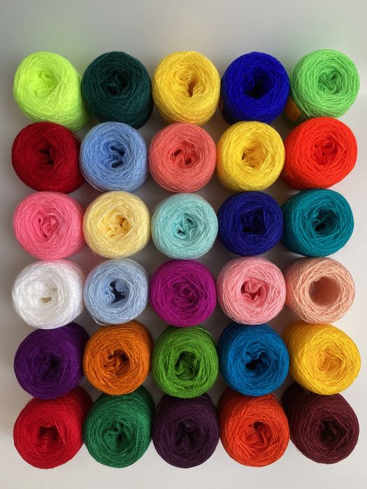 Акрилова нитка для вишивання, набір різнокольорових відтінків