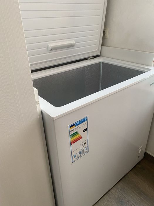 Продам морозильну камеру Elenberg CFR-201 198 л