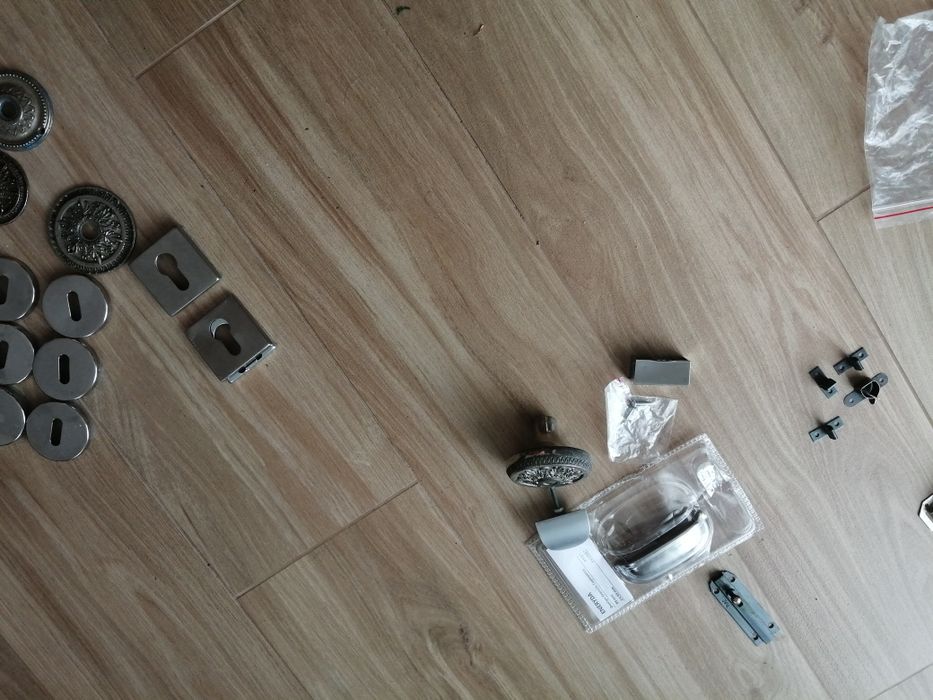 Dobradiças, puxadores espelhos de fechaduras etc. Novos*