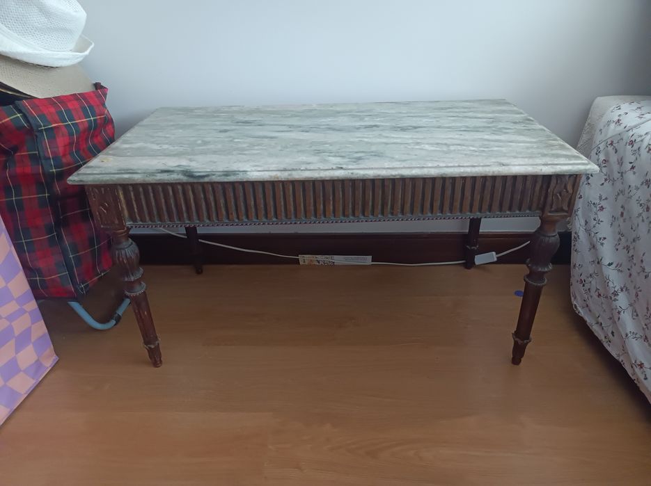 Mesa pedra sala.