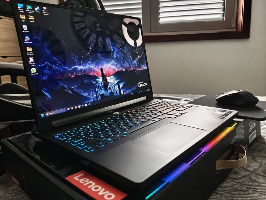 Portátil gaming Legion PRO 7  RTX 5080  OLED