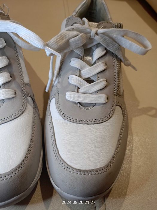Buty z wkładką leczniczą.