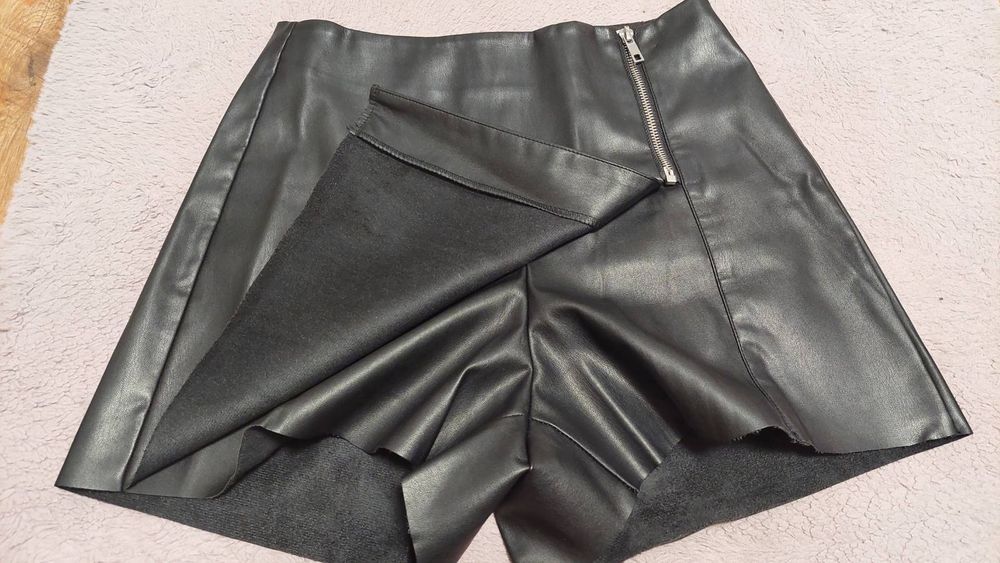 Продам   Юбка-шорти