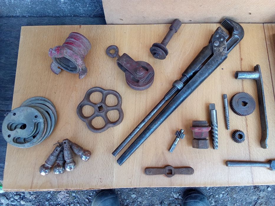 Інструмент різний