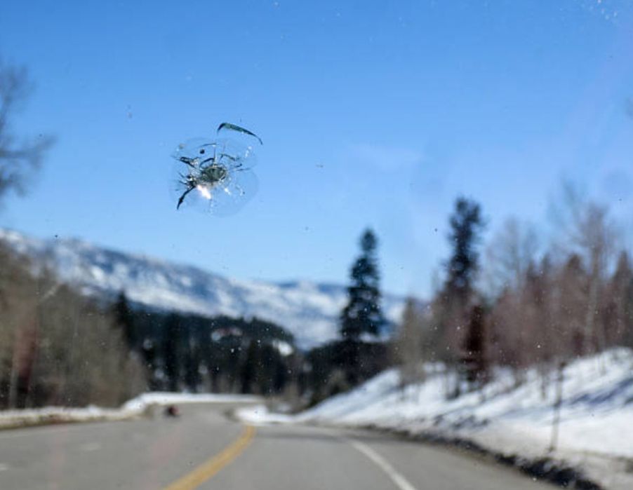 Ремонт автостекла  ремонт сколов и трещин  на лобовом стекле