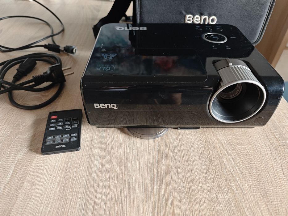 Projektor BenQ MX511 mało używany.