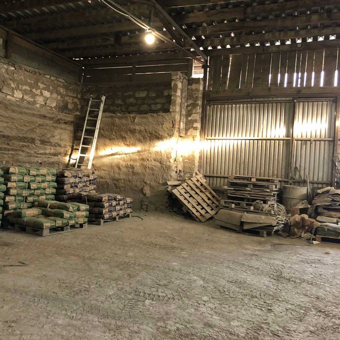 Продам комерційне приміщення (8387)