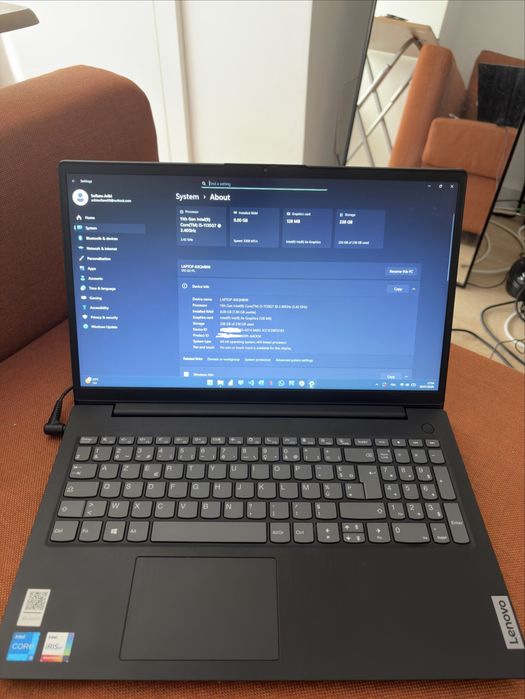 Lenovo v15 G2 i5 11. 8GB RAM. 256 GB SSD