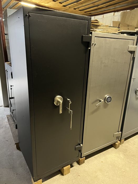 Сейфи для збереження документів від пожежі та взлому