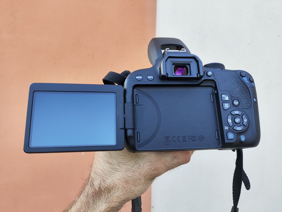 Canon EOS 800D + 18-135mm IS STM, пробег 9000 отличное состояние