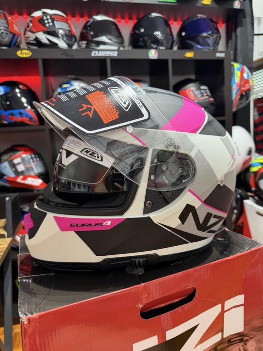 Capacete feminino novo NZI 115€ tamanho S,M disponível