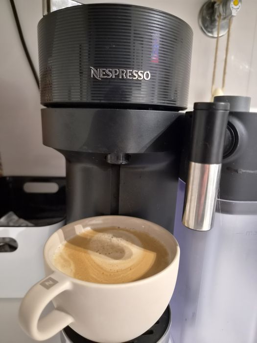 Nespresso Vertuo Lattissima DeLonghi