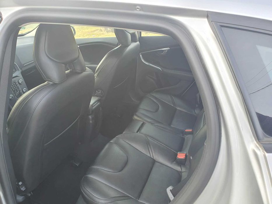 VOLVO V40 D2 2017r
