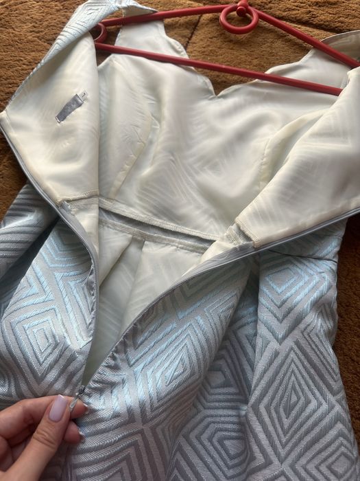 Sukienka niebieska błękitna połyskująca rozkloszowana rozm. M/L