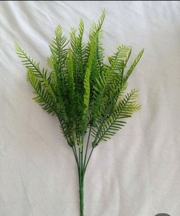 Sztuczna roślina gałązką sosna