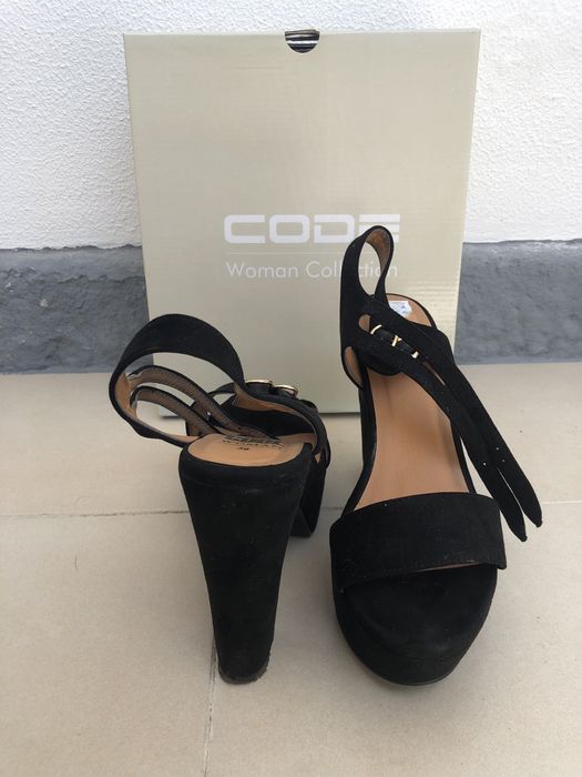 Sandálias pretas de veludo de plataforma n39