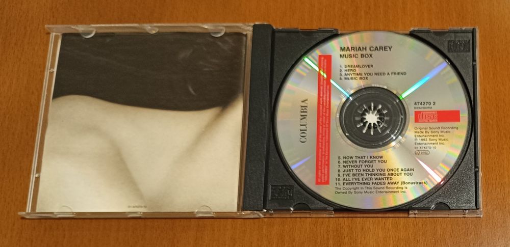 2 CDs de Mariah Carey e  Santana  em muito bom estado.