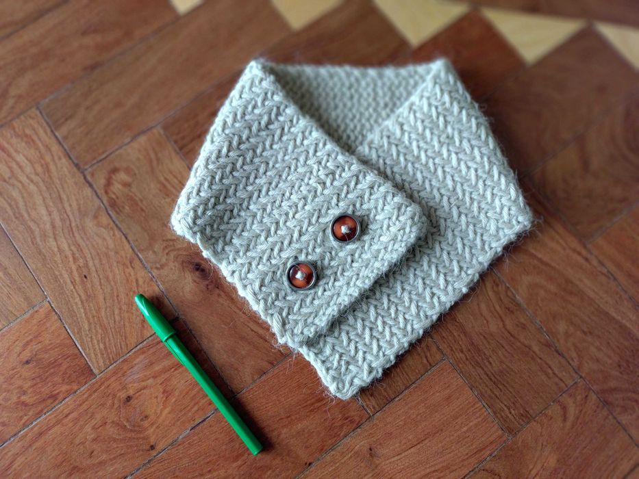 Sobre Gola com botões