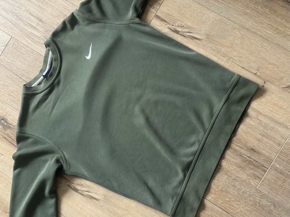 Продам оригінальний світшот Nike Crewneck у дуже крутому та насиченому оливковому кольорі (хакі).