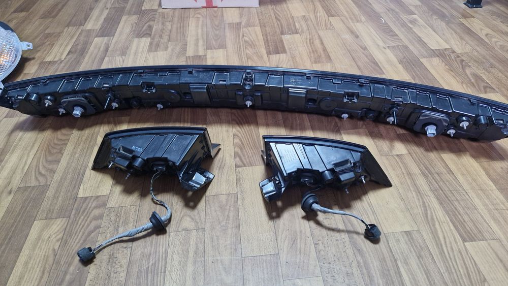 Ионик 5 ліхтрі задні