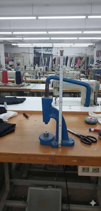 Пресс для установки кнопок люверцов