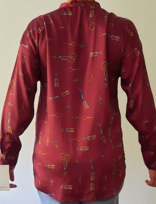 Blusa estampada tons bordeaux floral