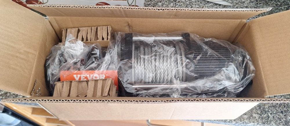 Guincho Elétrico VEVOR 12V 4500 lb com Comando Sem Fios - selado