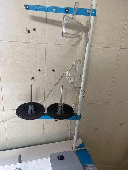 Máquina de costura industrial JACK H2 (com mesa e motor) – Aveiro