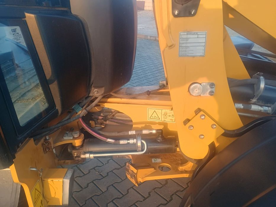 Ładowarka Caterpillar 906M