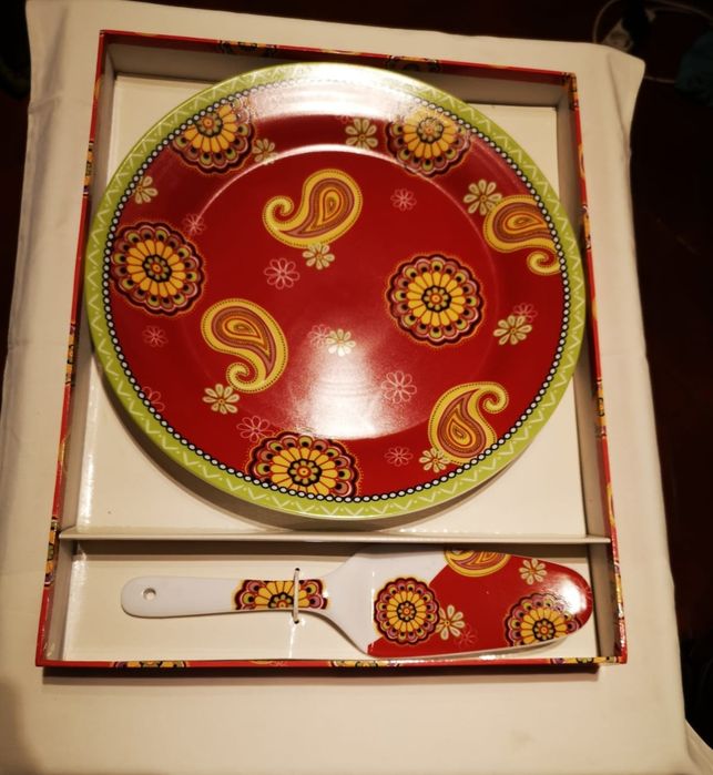 Prato para bolo com faca