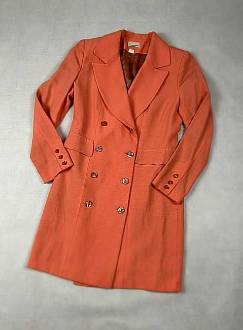 Piękny koralowy różowy modny długi płaszcz elegancki damski