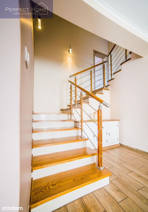 Dom W Kiczycach | 5 Pokoi | 849 M² Działki | Podwójny Garaż