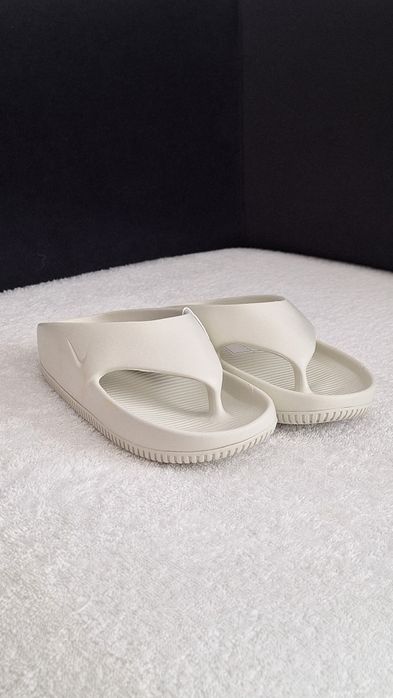 Тапки W Nike Calm Flip Flop,  FD4115 003 US7 EU38  24cm