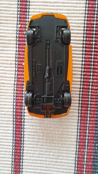 Metalowa miniaturka Lamborghini - Burago