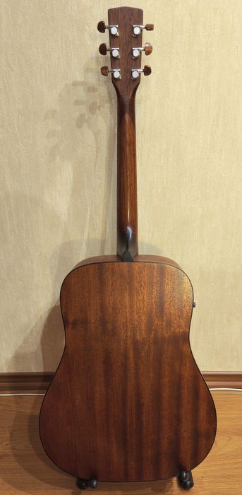 Трансакустична гітара.