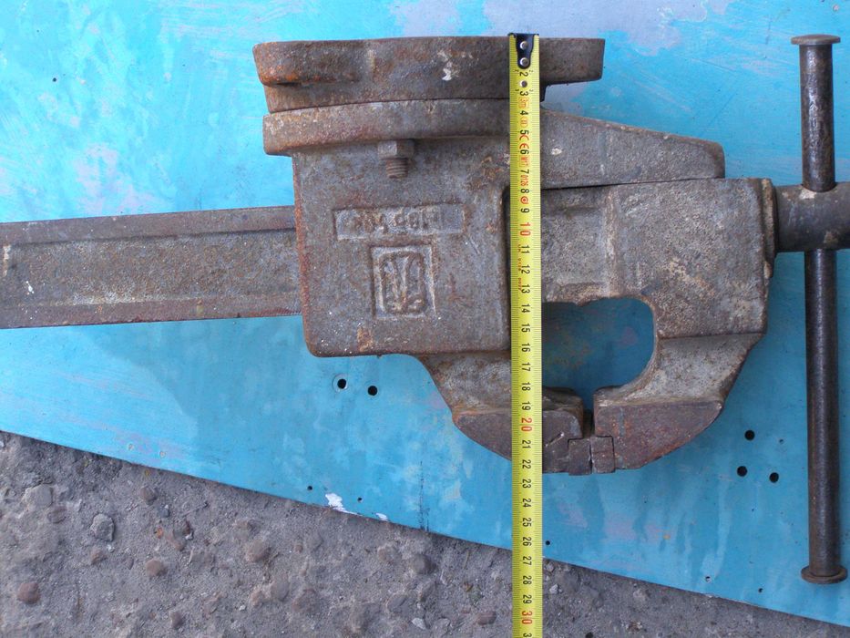 Тиски слесарные поворотные  СССЗ,ширина губок 125 ММ