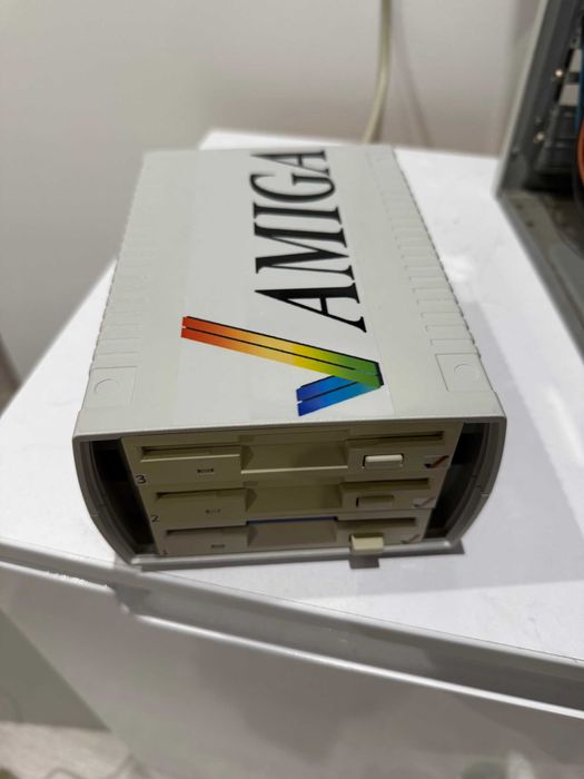 Potrójna stacja dyskietek zewnętrzna Amiga