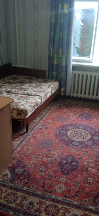 Кімната у гуртожитку, центр ринок