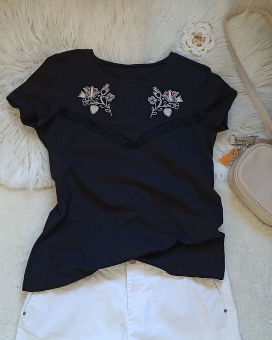 T-shirt damski z haftem