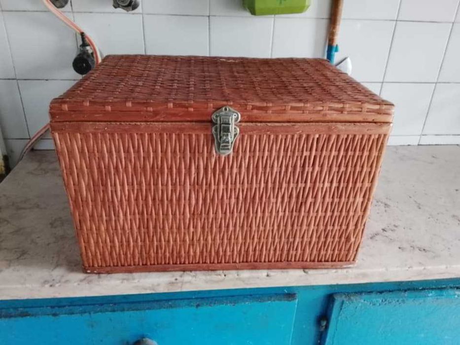 Vendo caixa em vime