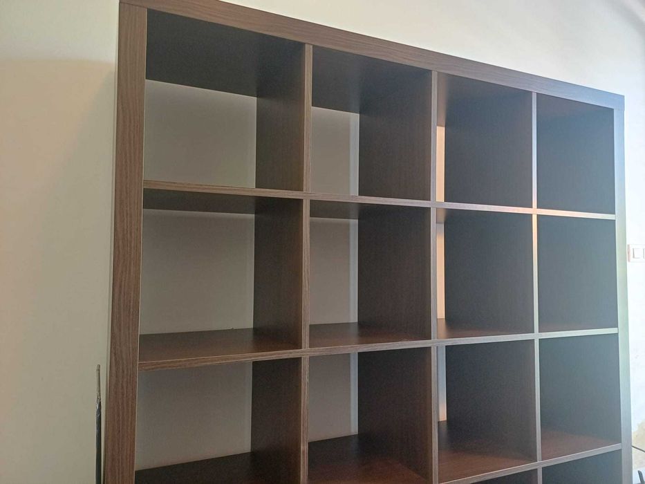 Estante IKEA Kallax 4x4 — 16 Compartimentos — Castanho Escuro