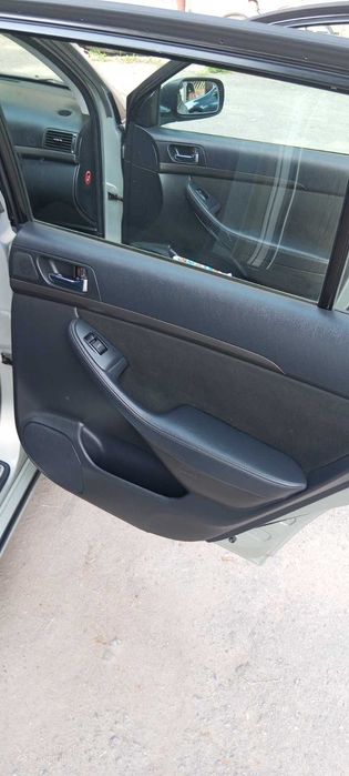 Тойота Авенсіс Т25