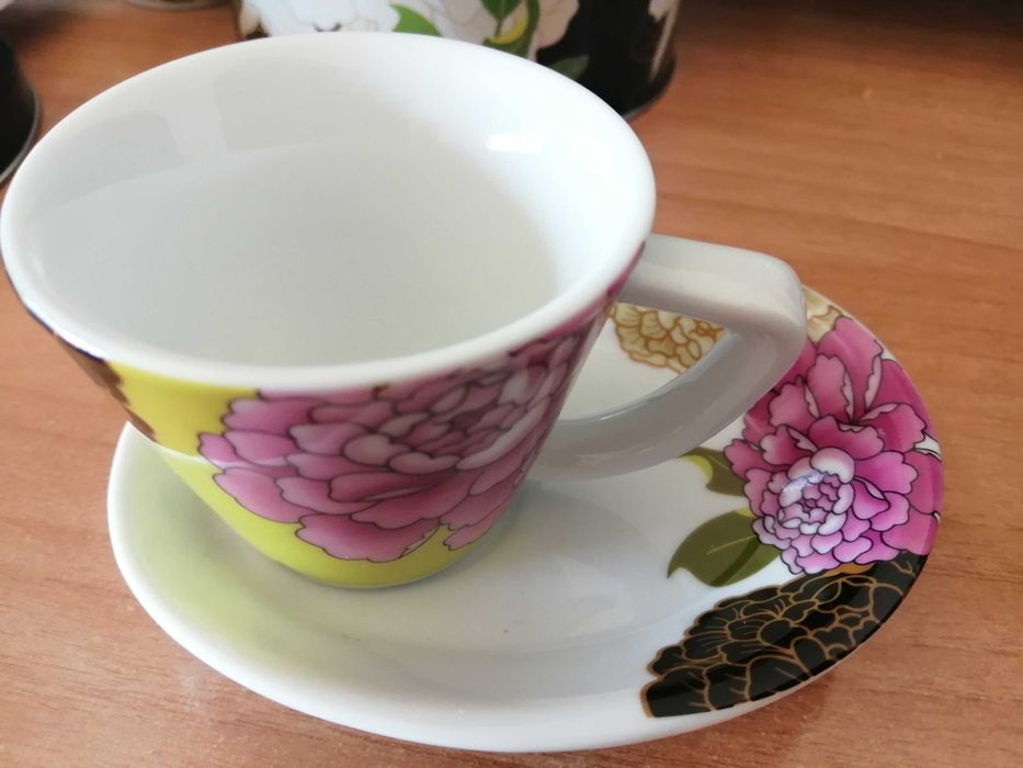 Caixa com 2 chávenas de café