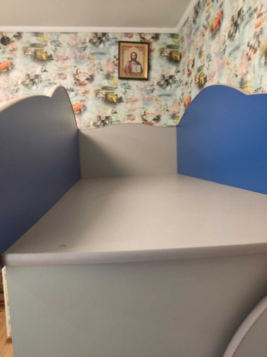 Дитяче ліжко-кімната