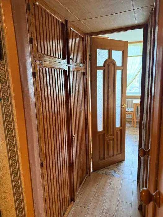 3-х комнатная квартира с реомнтом на Дарницкой ( Ленинградской) площади.