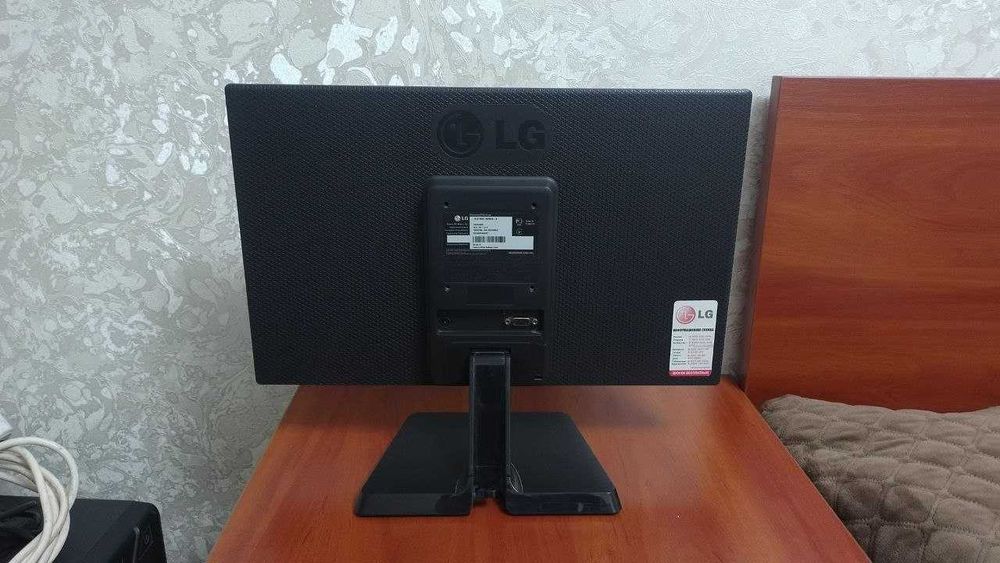 монітор LG Flatron 19EN33S-B