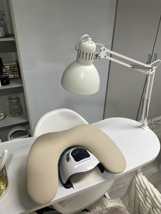 Alugo mesa de manicure