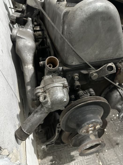 Двигун ом 617 з нввісним, є коробка передач(КПП) до нього,тнвд все ок.