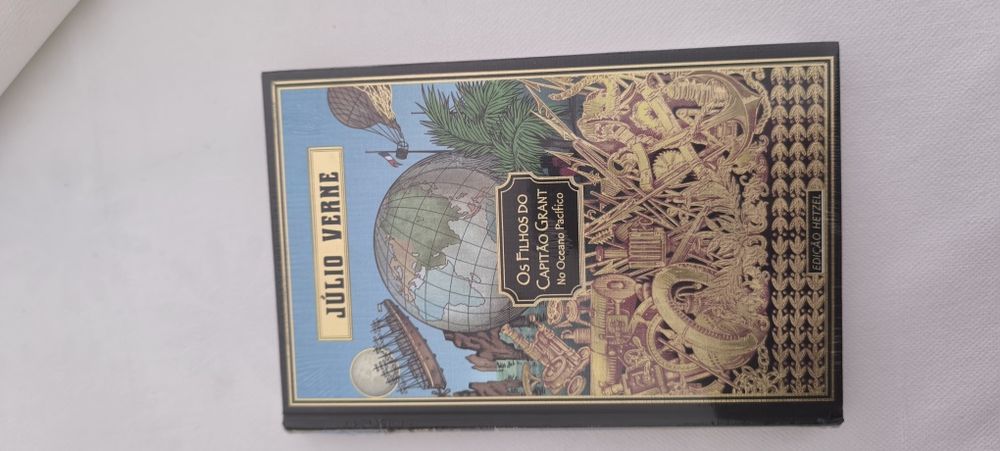 Livro novo embalado